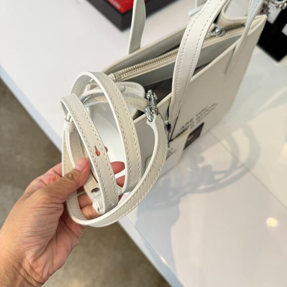 Limited ‼️Marc Jacobs x ‘The Wizard of Oz’ Mini Grind Leather Tote - Picture 6 of 7